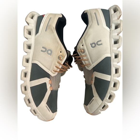 On Cloud 5 Running Shoes Women’s size 9 Gray & White - Picture 5 of 9